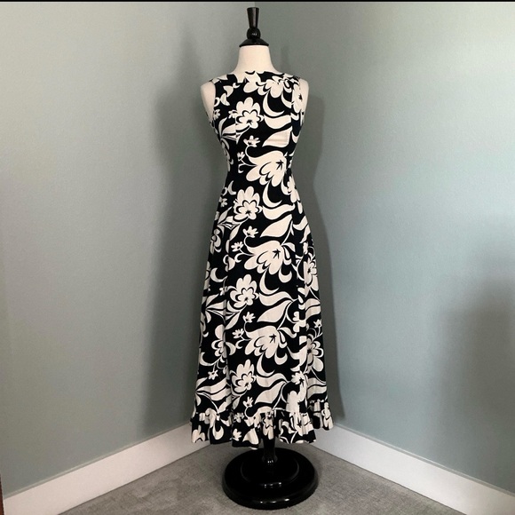Vintage Dresses & Skirts - 1970s vintage Dark Navy & White Floral Hawaiian Ja-Na Dress